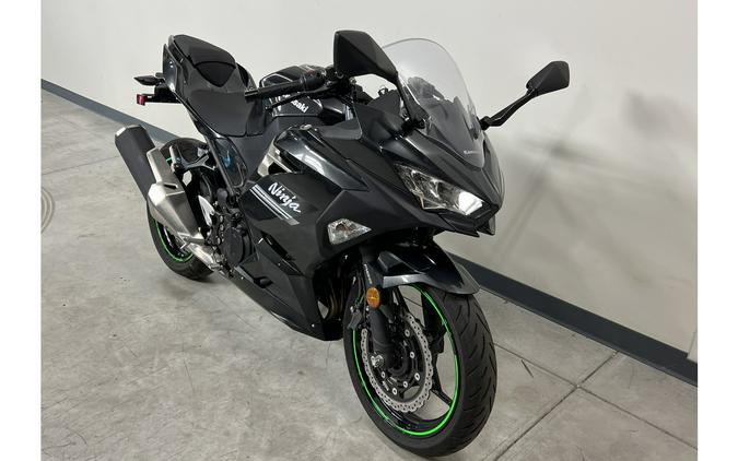 2022 Kawasaki Ninja® 400 ABS EX400G