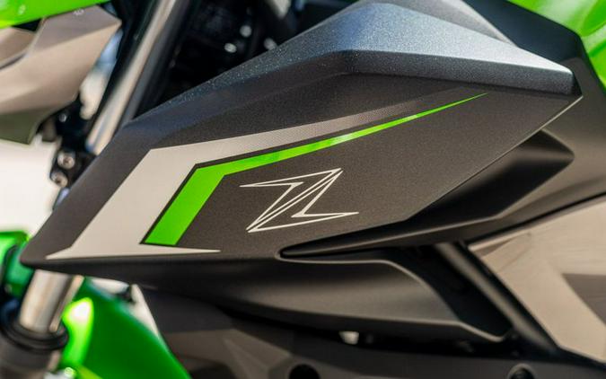 New 2024 KAWASAKI Z500 ABS CANDY LIME GREEN AND METALLIC FLAT SPARK BLACK AND METALLIC GRAPHITE GRAY