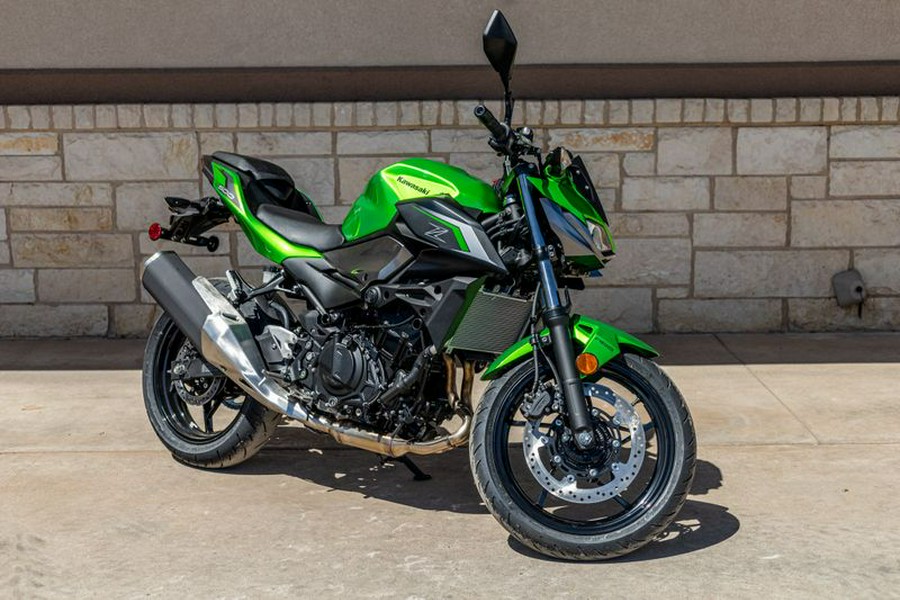 New 2024 KAWASAKI Z500 ABS CANDY LIME GREEN AND METALLIC FLAT SPARK BLACK AND METALLIC GRAPHITE GRAY