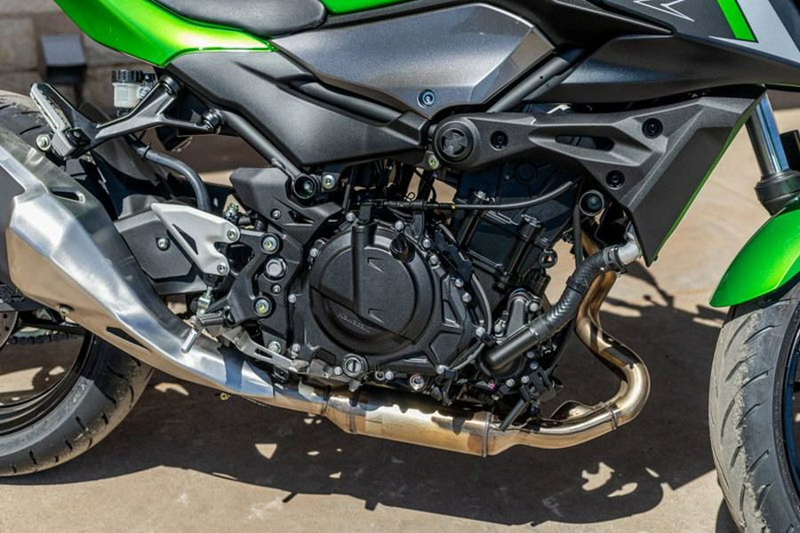 New 2024 KAWASAKI Z500 ABS CANDY LIME GREEN AND METALLIC FLAT SPARK BLACK AND METALLIC GRAPHITE GRAY