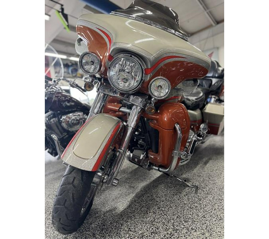 2009 Harley-Davidson® CVO™ Ultra Classic® Electra Glide® - UO0322