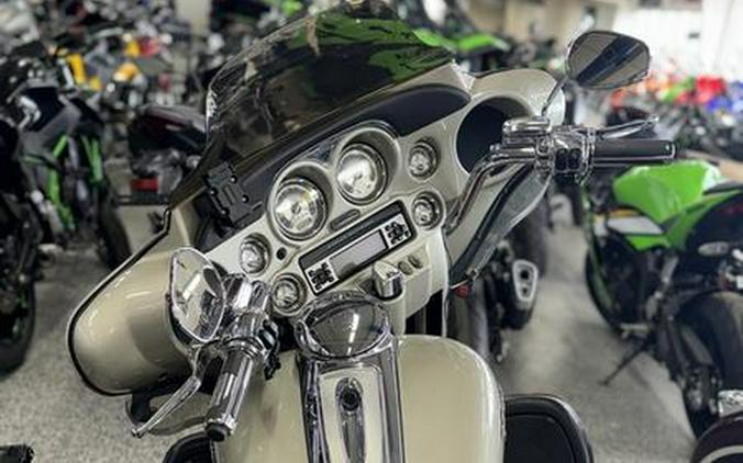 2009 Harley-Davidson® CVO™ Ultra Classic® Electra Glide® - UO0322