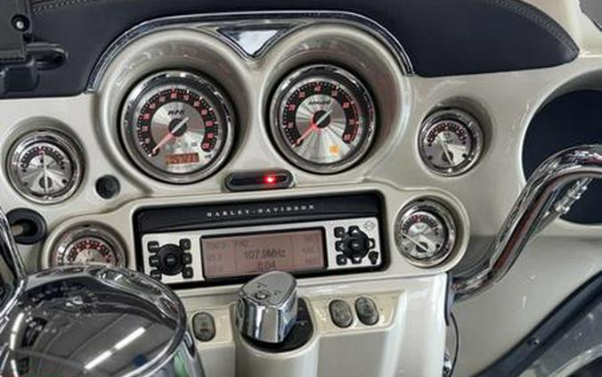 2009 Harley-Davidson® CVO™ Ultra Classic® Electra Glide® - UO0322