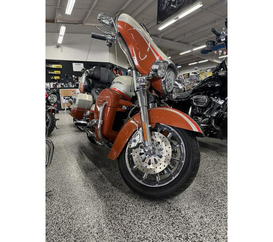 2009 Harley-Davidson® CVO™ Ultra Classic® Electra Glide® - UO0322