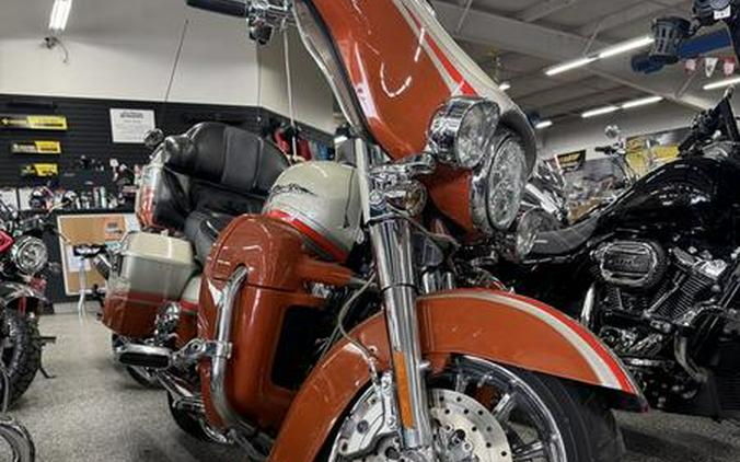 2009 Harley-Davidson® CVO™ Ultra Classic® Electra Glide® - UO0322
