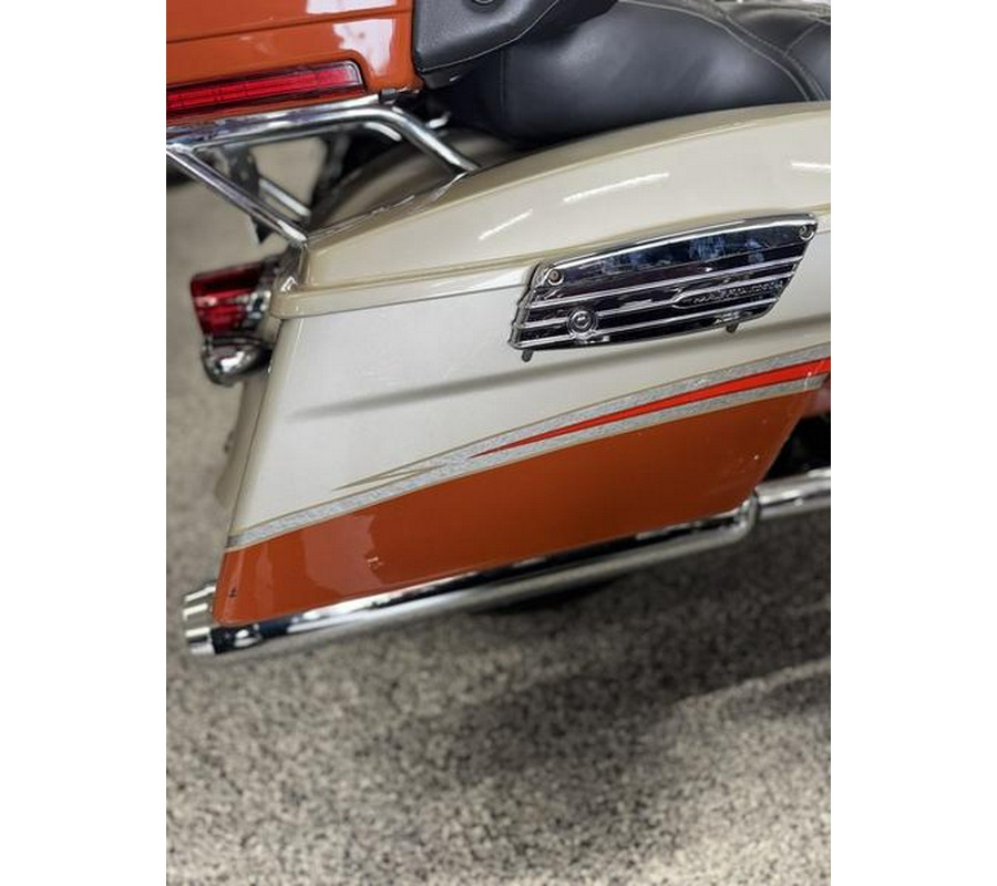 2009 Harley-Davidson® CVO™ Ultra Classic® Electra Glide® - UO0322