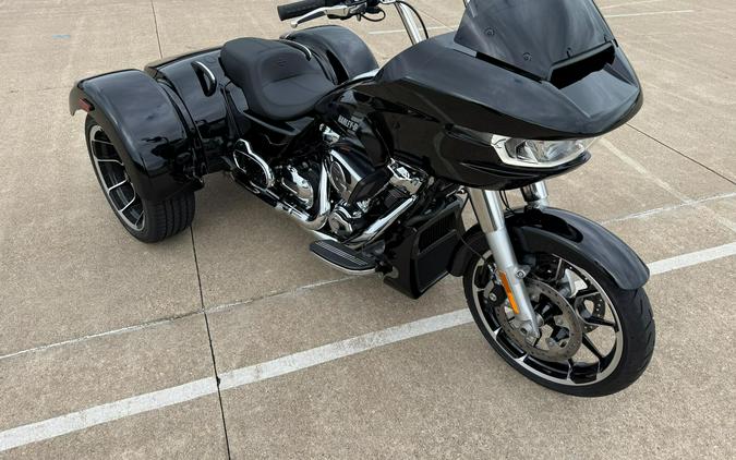 2026 Harley-Davidson® Road Glide 3 Vivid Black