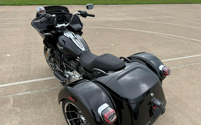 2026 Harley-Davidson® Road Glide 3 Vivid Black