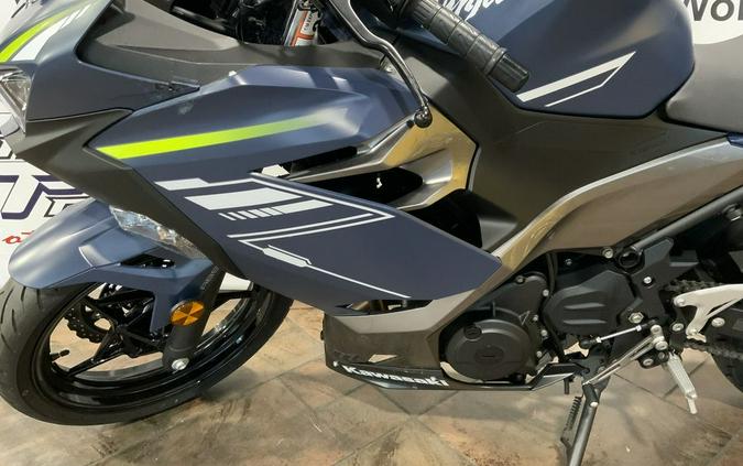 2022 Kawasaki Ninja® 400 Metallic Matte Blue/Metallic Graphite Gray