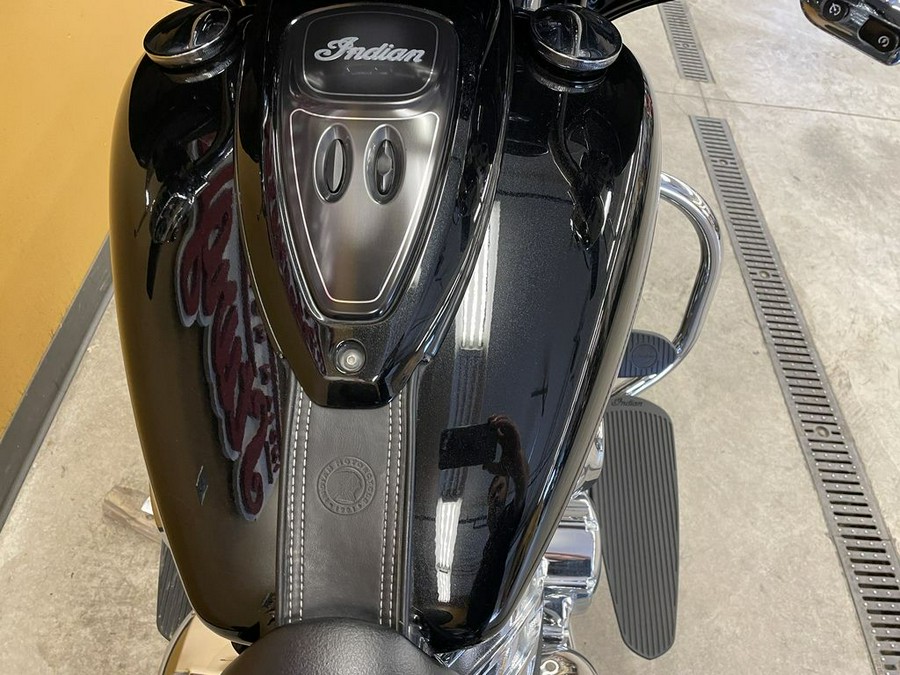 2017 Indian Motorcycle® Chieftain® Thunder Black Pearl