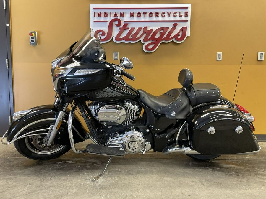 2017 Indian Motorcycle® Chieftain® Thunder Black Pearl