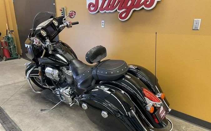 2017 Indian Motorcycle® Chieftain® Thunder Black Pearl