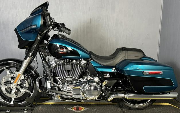 2026 Harley-Davidson® Street Glide® FLHX TEAL THUNDR/BLK W/ PINSTRIP