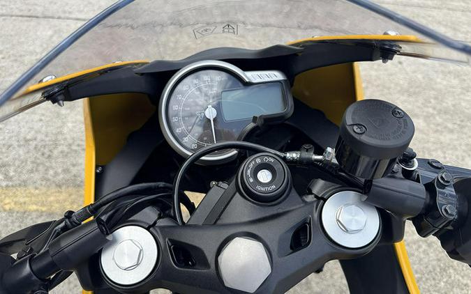 2026 Triumph Thruxton 400 Metallic Racing Yellow / Aluminium Silver