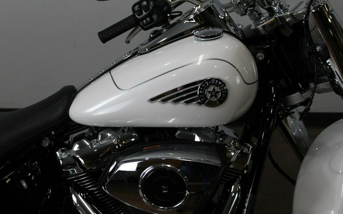 Harley-Davidson® Fat Boy® 2026 FLFB 84684639 WHITE ONYX PRL W/ PINSTRIPE