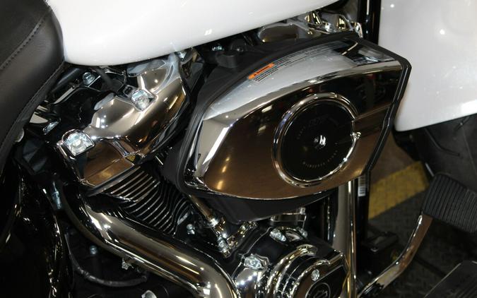 Harley-Davidson® Fat Boy® 2026 FLFB 84684639 WHITE ONYX PRL W/ PINSTRIPE