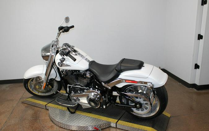 Harley-Davidson® Fat Boy® 2026 FLFB 84684639 WHITE ONYX PRL W/ PINSTRIPE