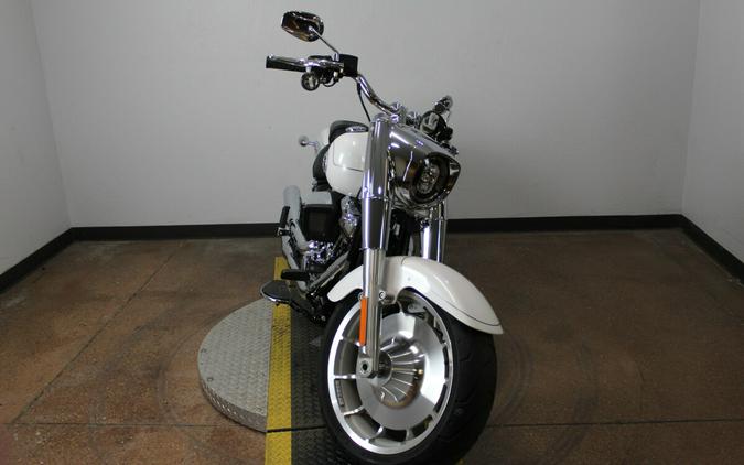 Harley-Davidson® Fat Boy® 2026 FLFB 84684639 WHITE ONYX PRL W/ PINSTRIPE