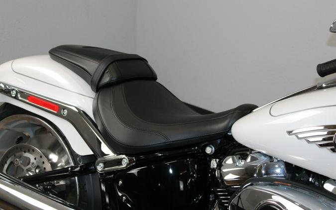 Harley-Davidson® Fat Boy® 2026 FLFB 84684639 WHITE ONYX PRL W/ PINSTRIPE