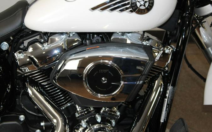 Harley-Davidson® Fat Boy® 2026 FLFB 84684639 WHITE ONYX PRL W/ PINSTRIPE