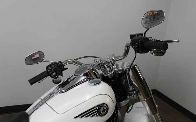 Harley-Davidson® Fat Boy® 2026 FLFB 84684639 WHITE ONYX PRL W/ PINSTRIPE