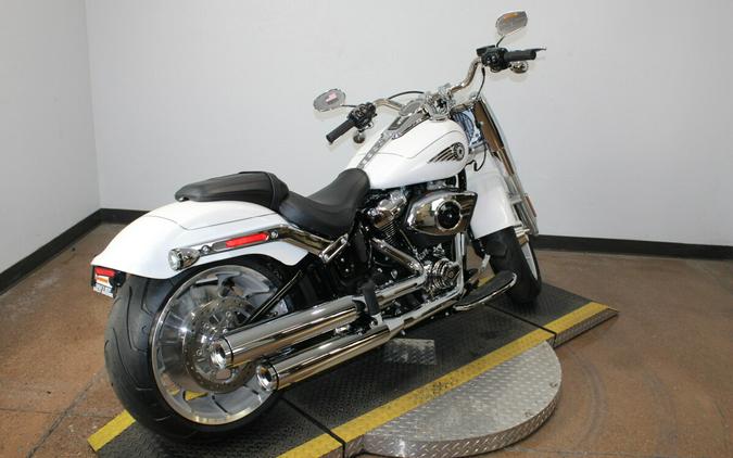 Harley-Davidson® Fat Boy® 2026 FLFB 84684639 WHITE ONYX PRL W/ PINSTRIPE