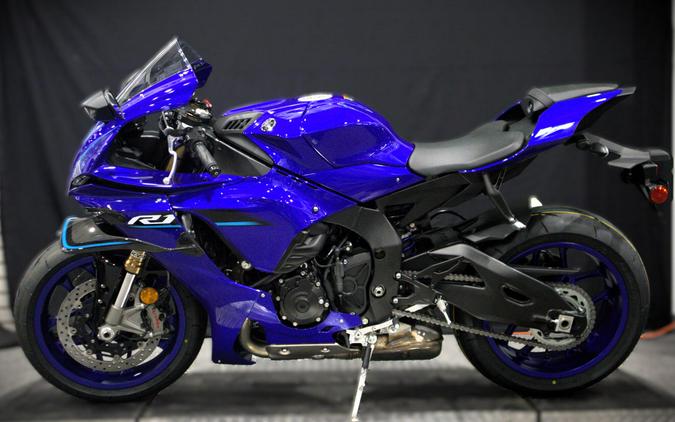2026 YAMAHA YZF-R1
