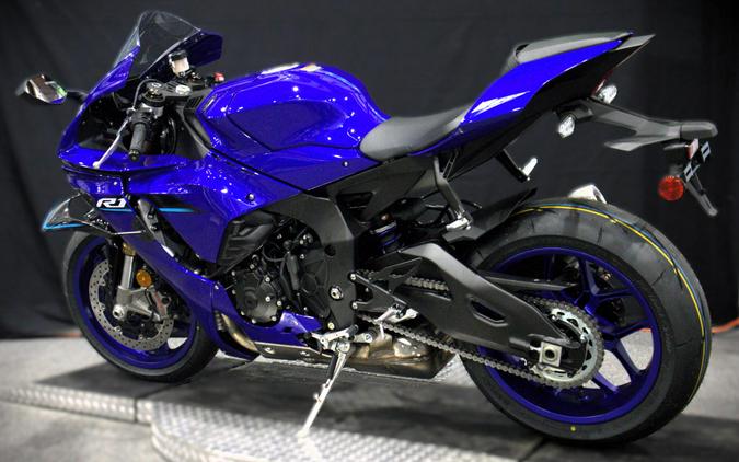 2026 YAMAHA YZF-R1