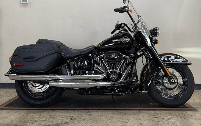 CERTIFIED PRE-OWNED 2019 Harley-Davidson Heritage Classic 114 Rawhide/Vivid Black FLHCS