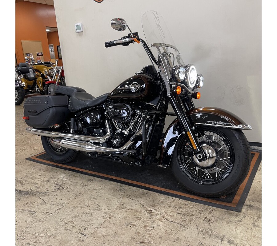 CERTIFIED PRE-OWNED 2019 Harley-Davidson Heritage Classic 114 Rawhide/Vivid Black FLHCS