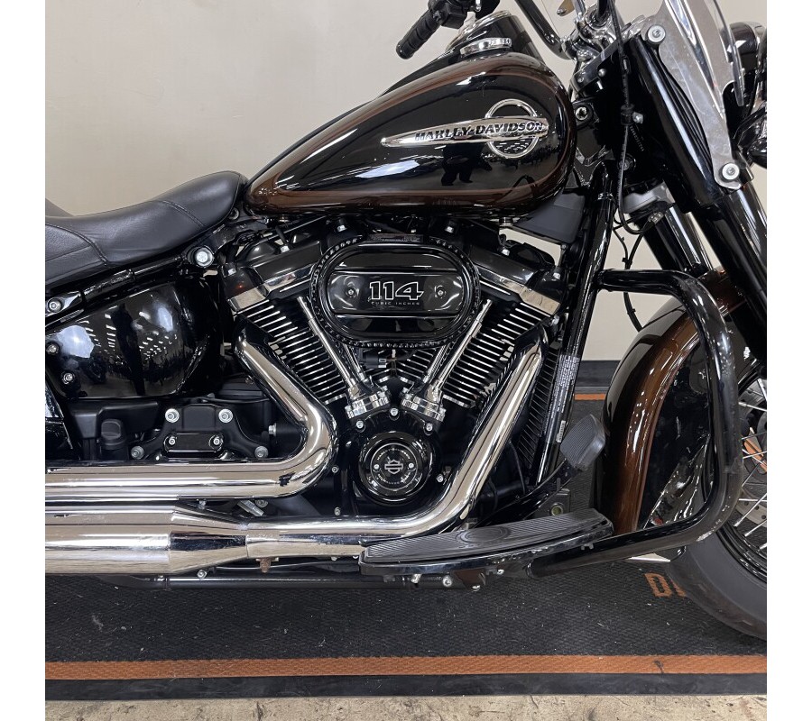 CERTIFIED PRE-OWNED 2019 Harley-Davidson Heritage Classic 114 Rawhide/Vivid Black FLHCS