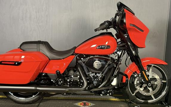 2026 Harley-Davidson® Street Glide® FLHX BLOOD ORANGE