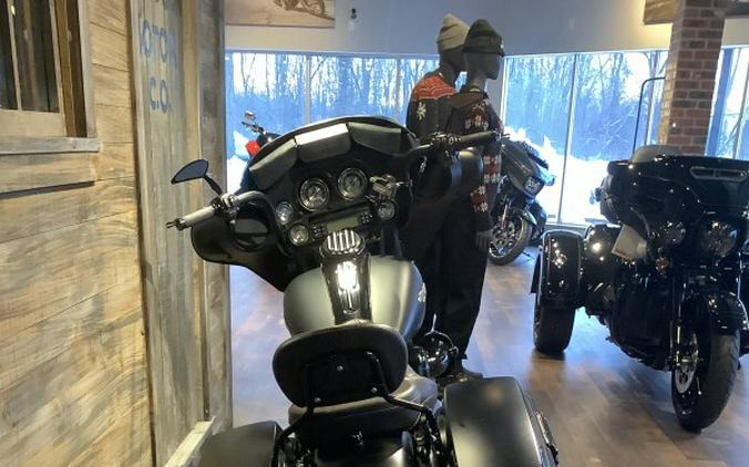 Harley-Davidson® Street Glide® 2011 FLHX Black Denim