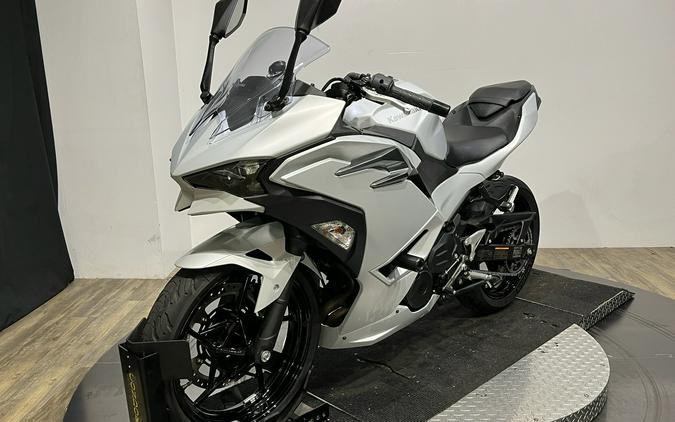 2025 Kawasaki Ninja® 500
