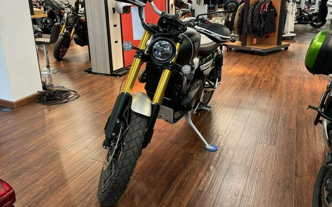 2022 Triumph Scrambler 1200 XE Matt Khaki Green Matt Jet Black