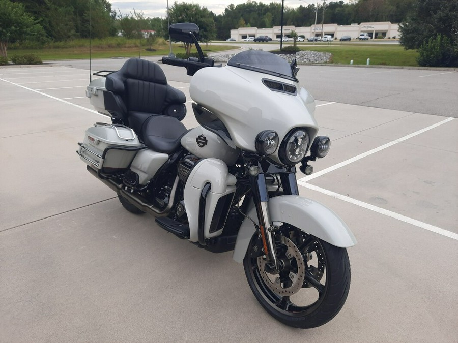 2020 Harley-Davidson® CVO™ Limited Sand Dune