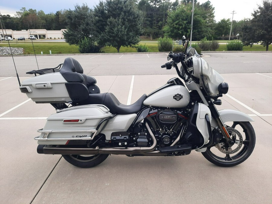 2020 Harley-Davidson® CVO™ Limited Sand Dune