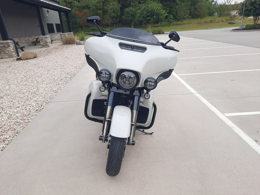 2020 Harley-Davidson® CVO™ Limited Sand Dune