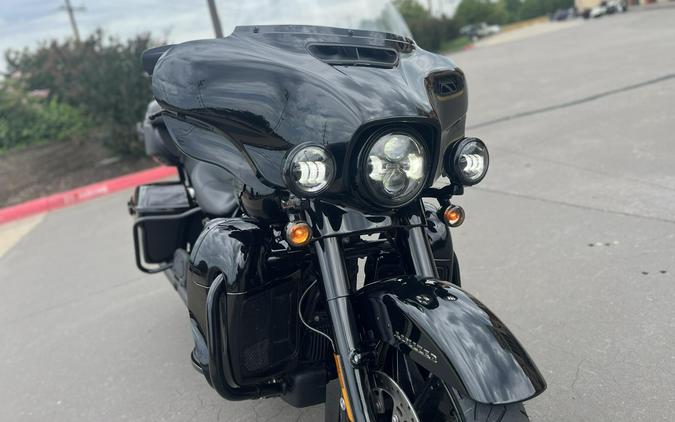 2023 Harley-Davidson® FLHTK Ultra Limited Vivid Black 659632