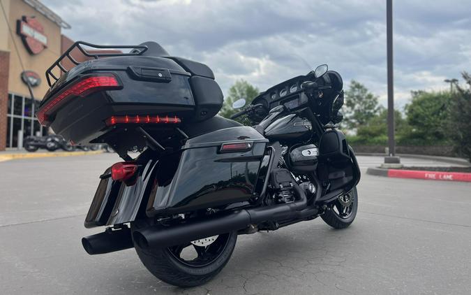 2023 Harley-Davidson® FLHTK Ultra Limited Vivid Black 659632