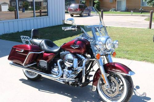 2014 harley road king for sale