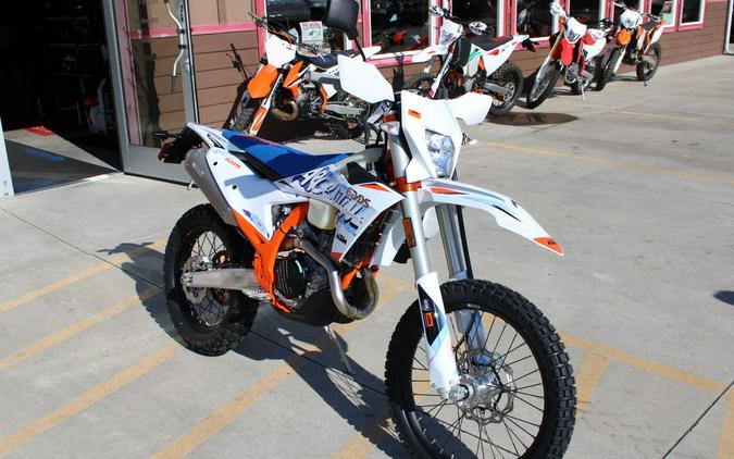 2024 KTM 500 EXC-F Six Days First Look [Fast Facts]