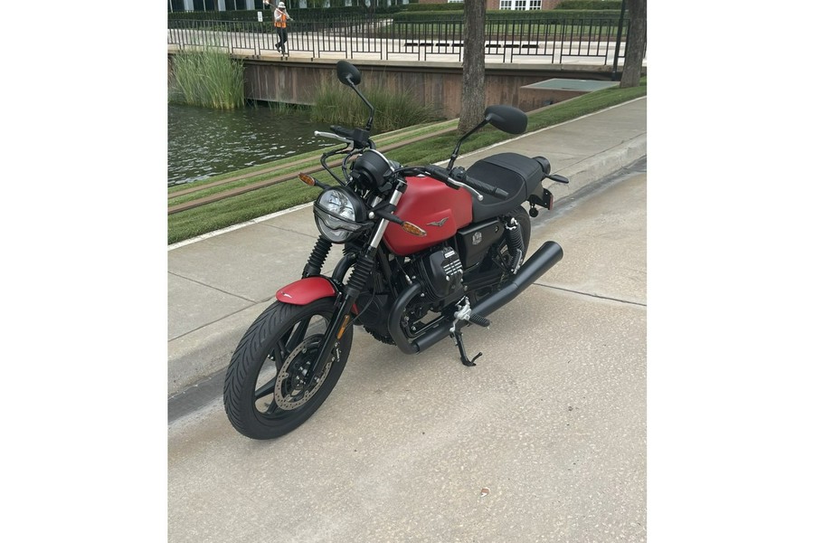 2024 Moto Guzzi V7 Stone