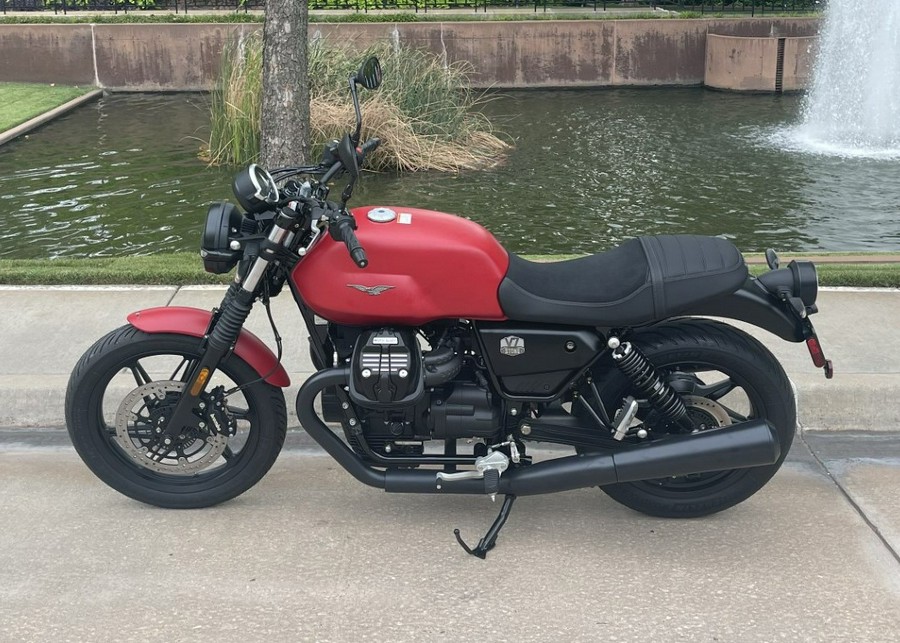 2024 Moto Guzzi V7 Stone