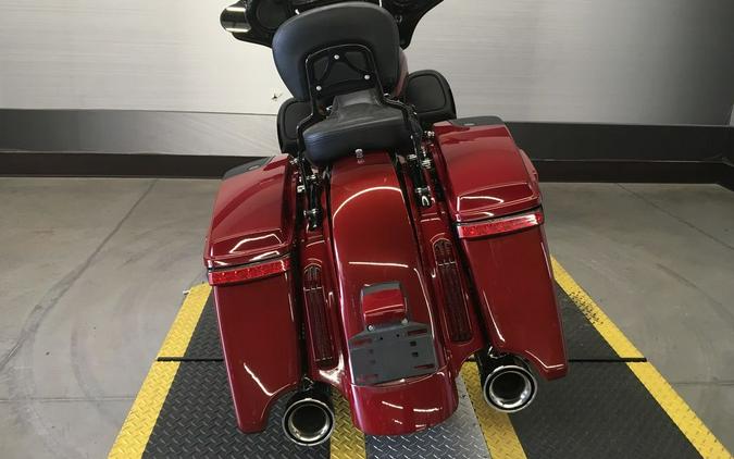 2017 Harley-Davidson® FLHXSE - CVO™ Street Glide®