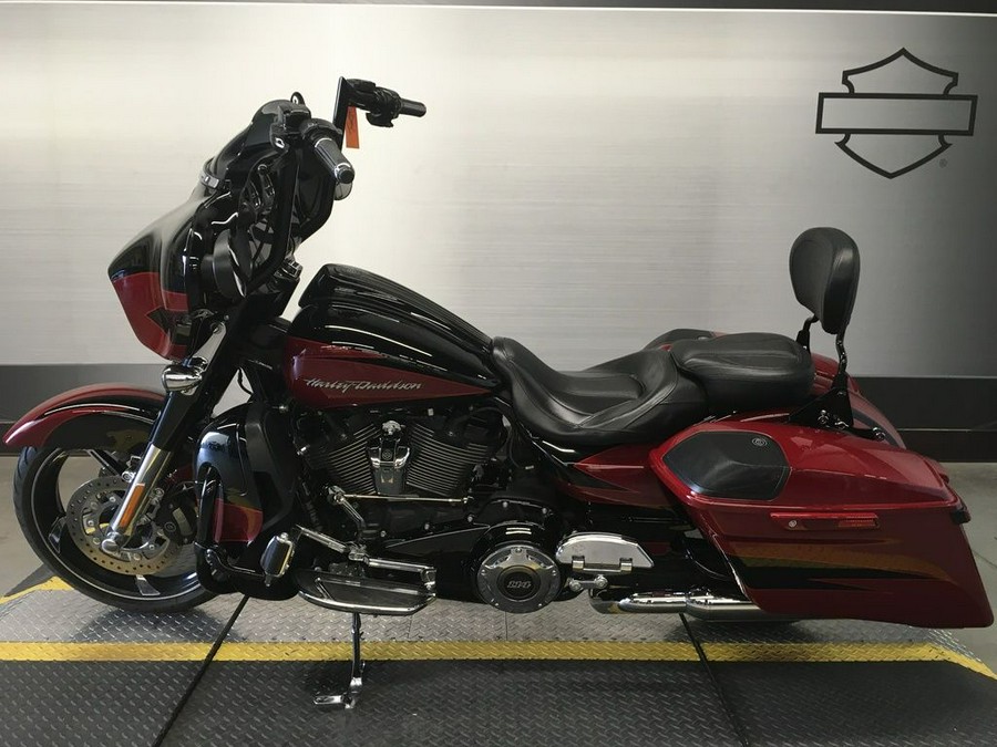 2017 Harley-Davidson® FLHXSE - CVO™ Street Glide®
