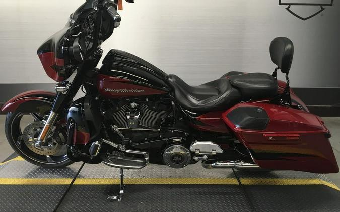 2017 Harley-Davidson® FLHXSE - CVO™ Street Glide®