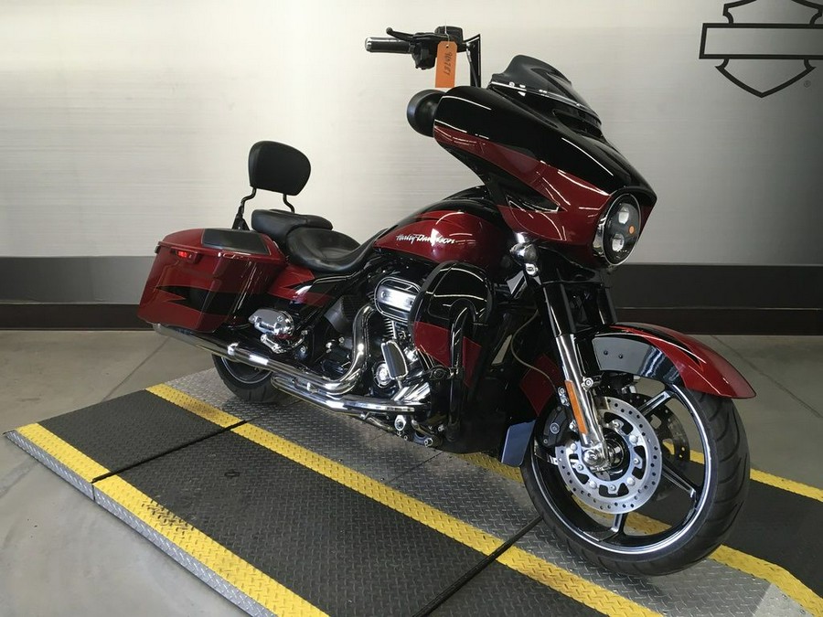 2017 Harley-Davidson® FLHXSE - CVO™ Street Glide®