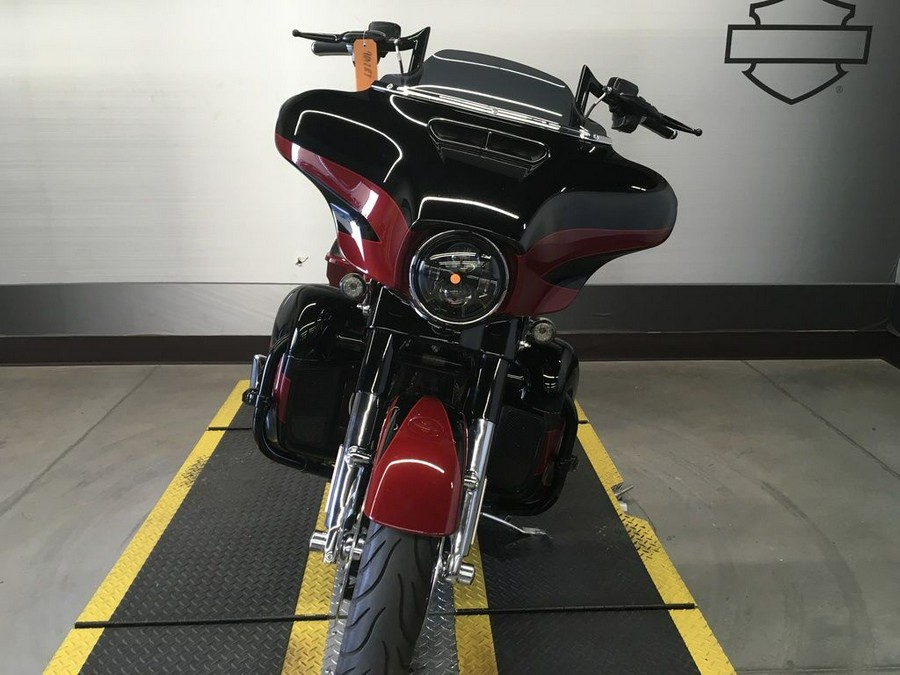 2017 Harley-Davidson® FLHXSE - CVO™ Street Glide®