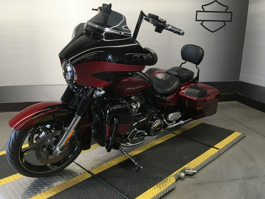 2017 Harley-Davidson® FLHXSE - CVO™ Street Glide®